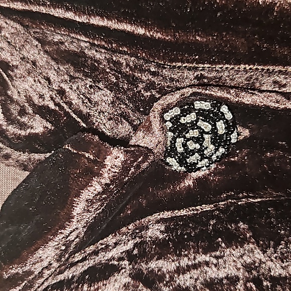 Outstanding Unique Velvet Long Designer Coat - Picture 8 of 14